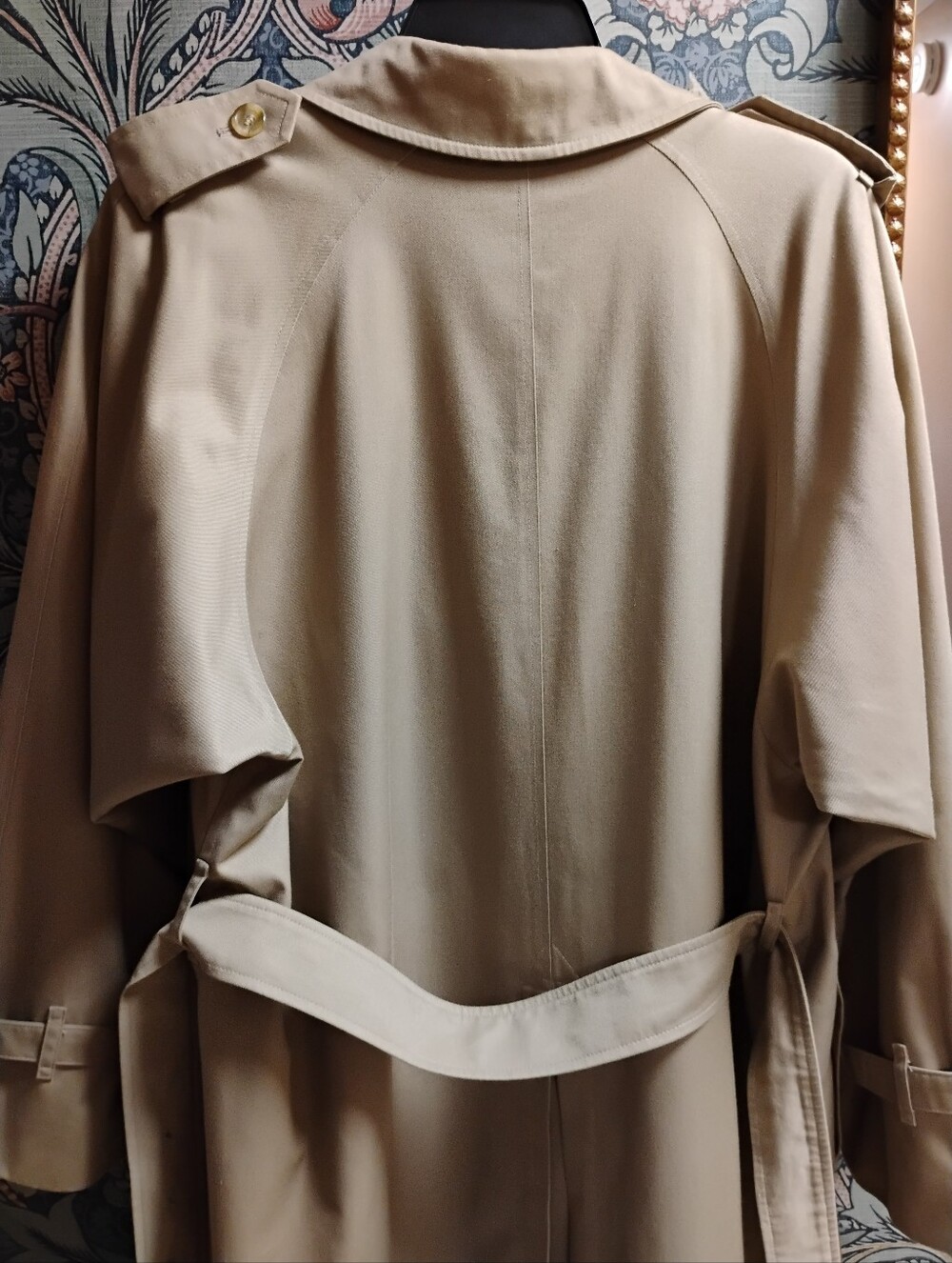 Vintage Burberry Classic Beige Double-Breasted Trench Coat, With Removable Liner - Picture 3 of 16